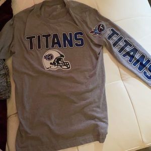 Boys Titans tee size 16
